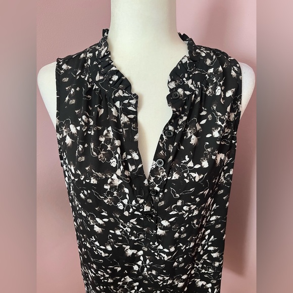 Dressy Sleeveless Blouse size M - Picture 4 of 10